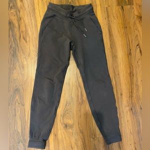 Women’s LuluLemon Loungeful High-Rise Joggers -grey - size 2 - like new
